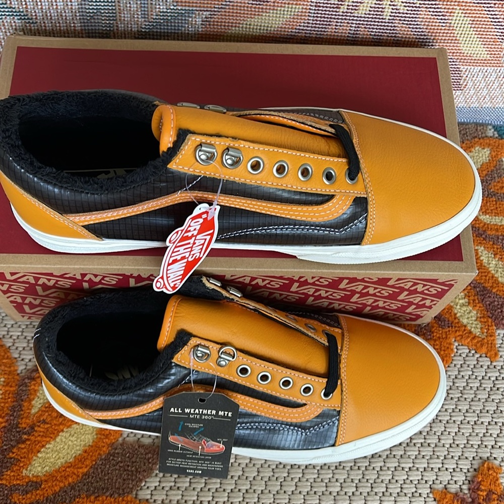 Vans Men’s Old Skool Mte (Mte) Apricot/Black
VN0A348F2NF
Sneakers All Weather - Picture 3 of 16